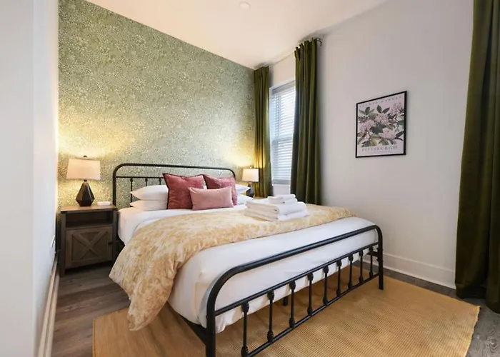 Hostwise - Pet Friendly, King Bed, 2br 2ba Holiday home