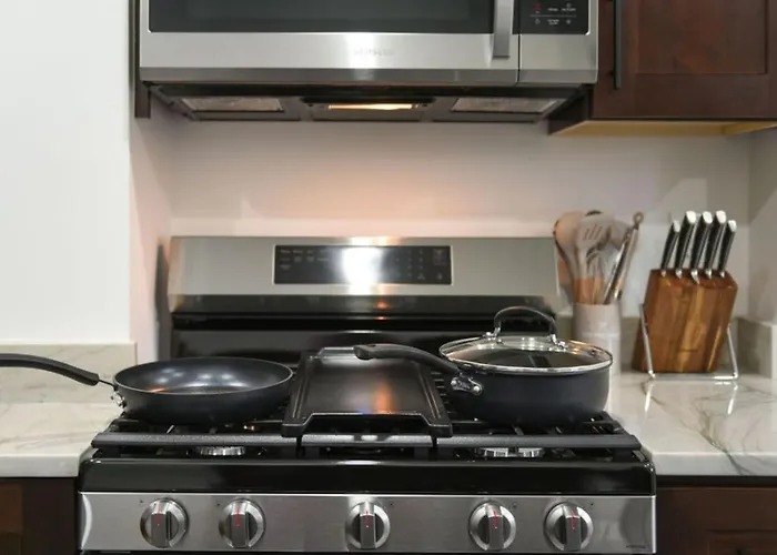 Hostwise - Pet Friendly, King Bed, 2br 2ba Holiday home Pittsburgh