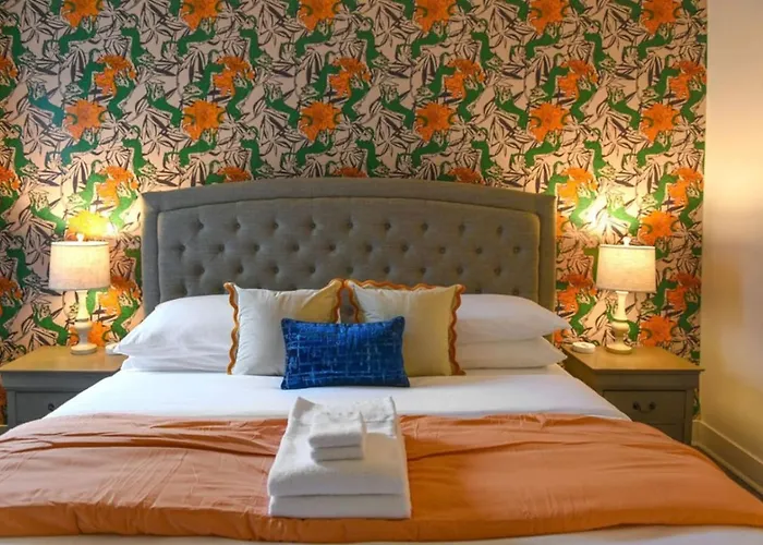 Hostwise - Pet Friendly, King Bed, 2br 2ba * Pittsburgh
