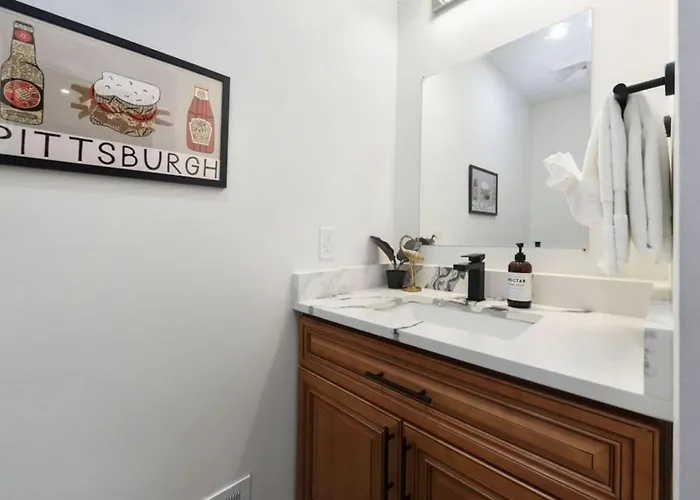 Hostwise - Pet Friendly, King Bed, 2br 2ba Holiday home Pittsburgh