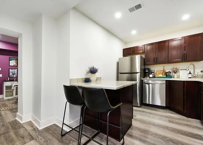 Holiday home Hostwise - Pet Friendly, King Bed, 2br 2ba Pittsburgh