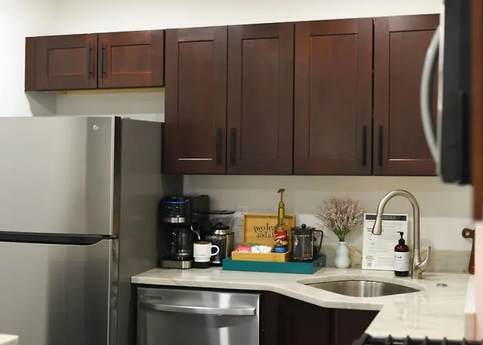 Hostwise - Pet Friendly, King Bed, 2br 2ba *