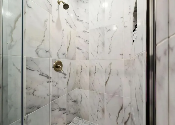 Hostwise - Pet Friendly, King Bed, 2br 2ba Holiday home Pittsburgh