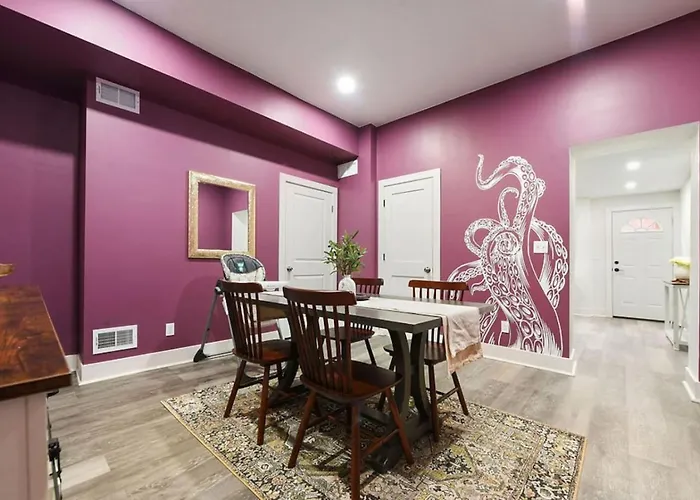 Holiday home Hostwise - Pet Friendly, King Bed, 2br 2ba Pittsburgh
